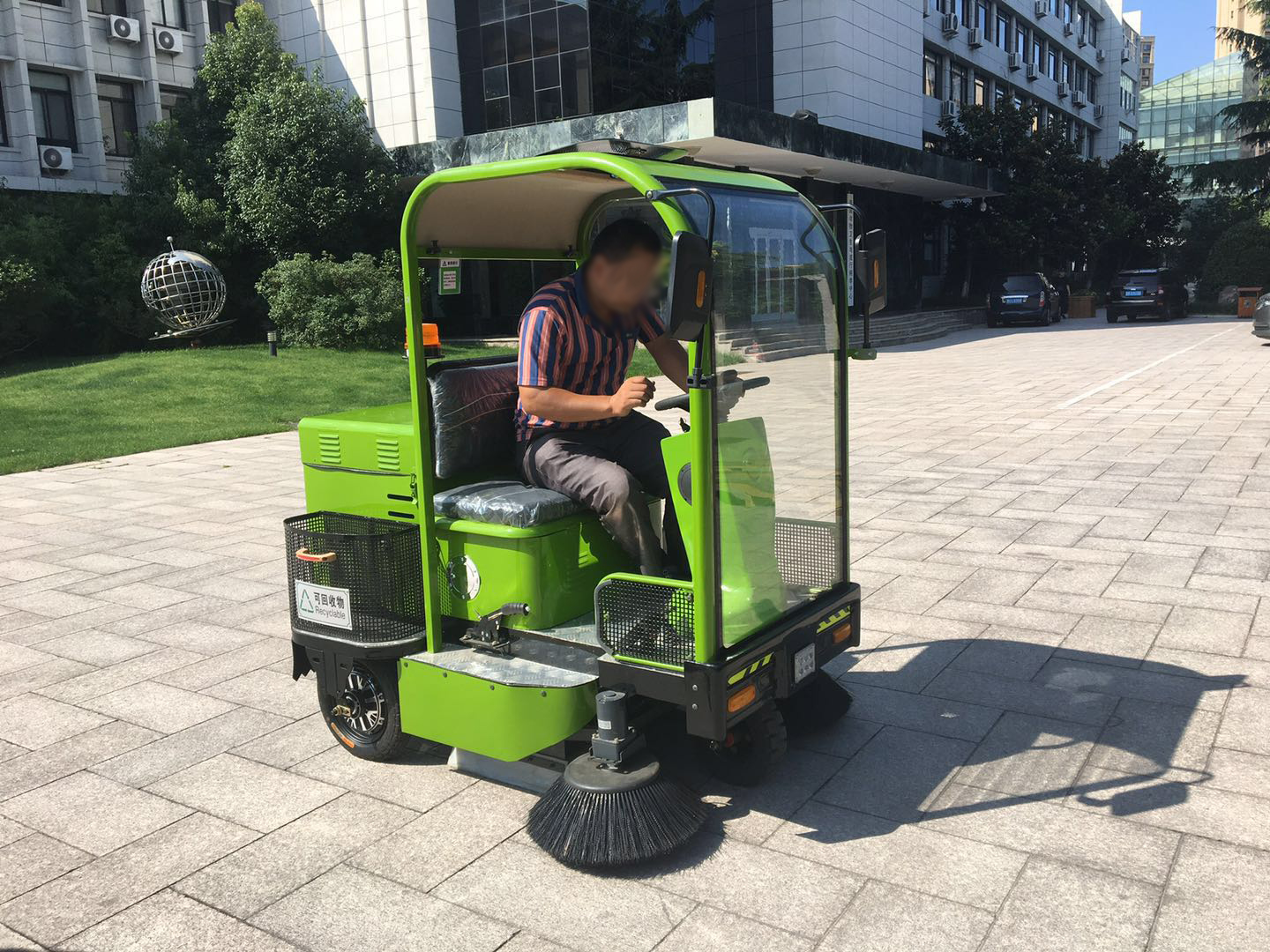 駕駛式掃地機(jī)需要被清洗么？