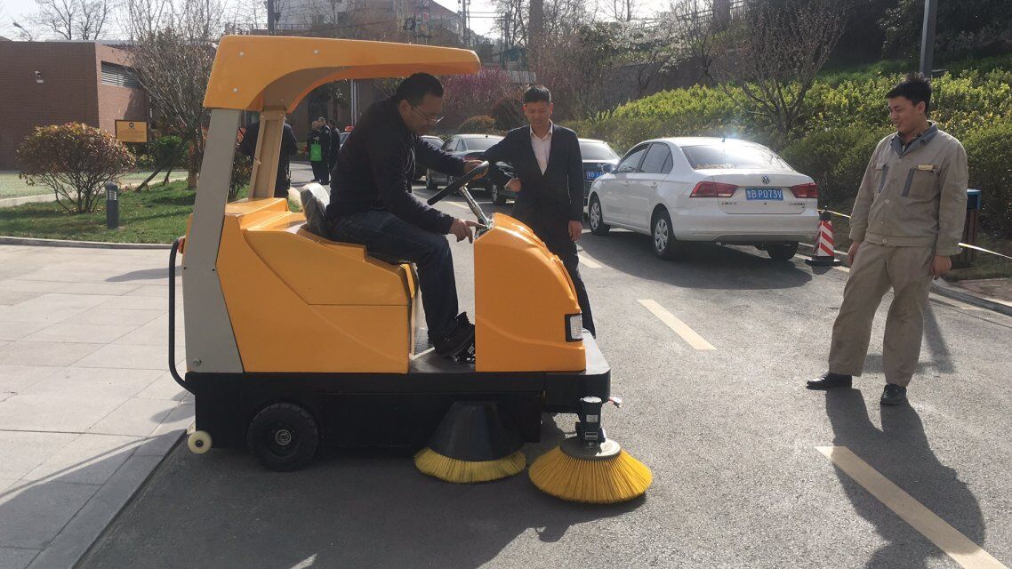 電動掃地車